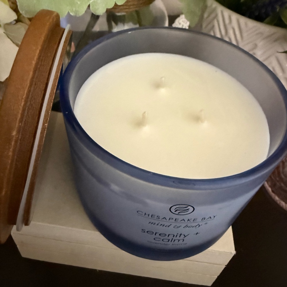 🆕🪷 CHESAPEAKE BAY MIND & BODY “SERENITY & CALM” 3-WICK JARRED CANDLE. (11 oz). - Picture 8 of 9